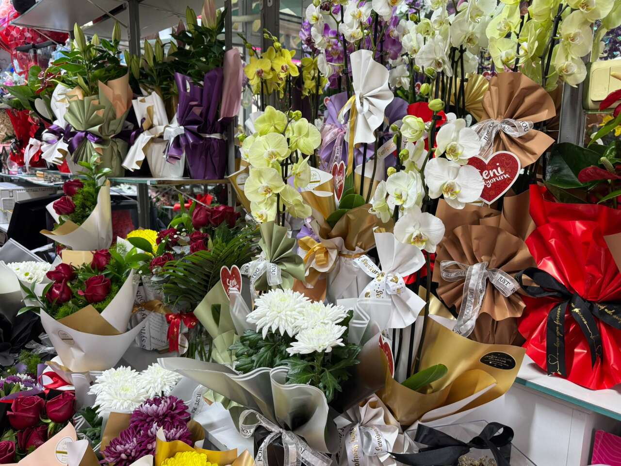 14 Şubat Yoğunluğu Başladı: Menteşe’de Çiçekçilerde Son Durum 2